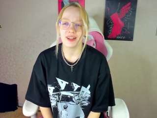 rocket-bunnyy's CamSoda show and profile