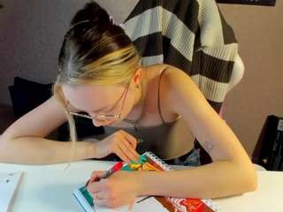 rocket-bunnyy's CamSoda show and profile