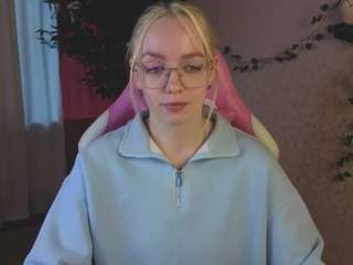 rocket-bunnyy's CamSoda show and profile