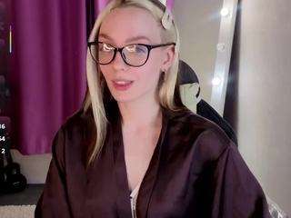 rocket-bunnyy Live Webcam on CamSoda