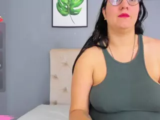Soe-Laraa's Live Sex Cam Show