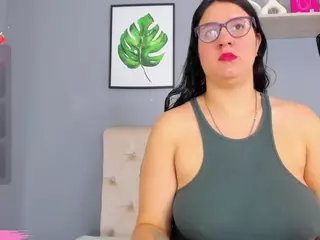 Soe-Laraa's Live Sex Cam Show