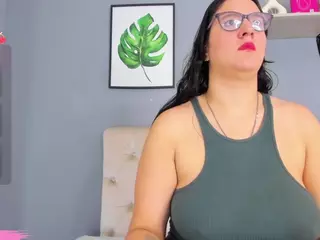 Soe-Laraa's Live Sex Cam Show