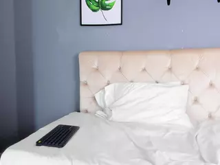 Soe-Laraa's Live Sex Cam Show