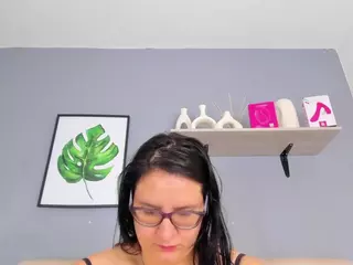 Soe-Laraa's Live Sex Cam Show