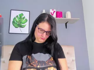 Soe-Laraa's Live Sex Cam Show