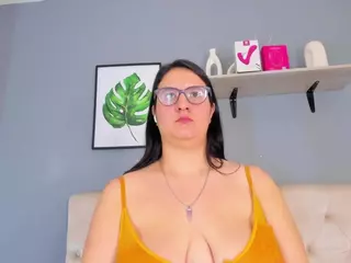 Soe-Laraa's Live Sex Cam Show