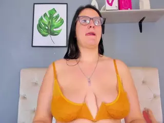 Soe-Laraa's Live Sex Cam Show