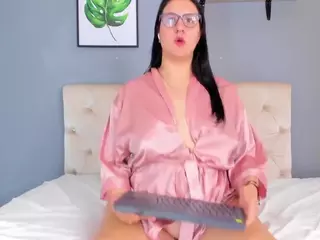 Soe-Laraa's Live Sex Cam Show