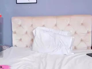 Soe-Laraa's Live Sex Cam Show