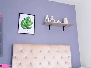 Soe-Laraa's Live Sex Cam Show