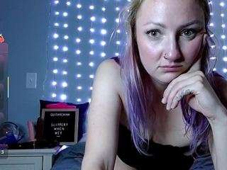 guitarchikk Live Webcam on CamSoda