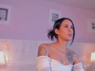 loreein Live Webcam on CamSoda