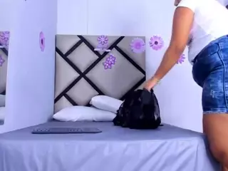 Roxiannys-nieves's Live Sex Cam Show