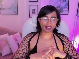 sharon-breezee's CamSoda show and profile