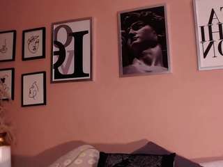 venusdelevingne Live Webcam on CamSoda