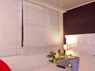  zhaavia chat room