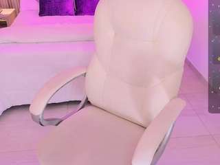 emilyy-kors Live Webcam on CamSoda