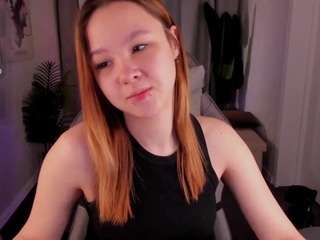 lori-blossom, female webcam model,  years old, on live webcam