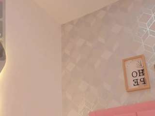 CamSoda's sexy Valery-foxxx is broadcasting now getting aroused and masturbating valery-foxxx from CamSoda