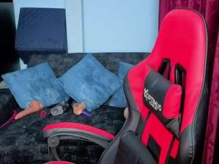 charlotteelovee69's CamSoda show and profile