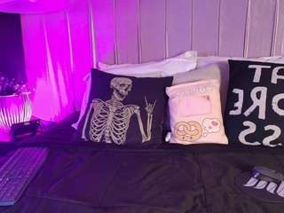 daannyaa's CamSoda show and profile