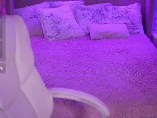 EmmySkyy's Live Sex Cam Show