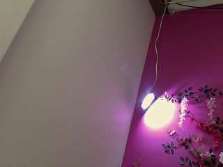 skinnybarbie022 Live Webcam on CamSoda