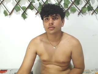 zachfox018 Live Webcam on CamSoda