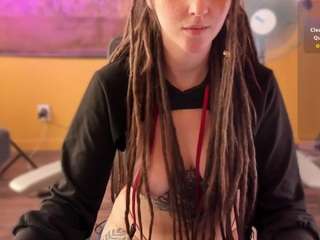 Maeveee live webcam show