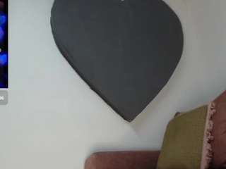 teasexpert4444's CamSoda show and profile