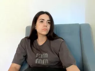 Devona with a peach's Live Sex Cam Show