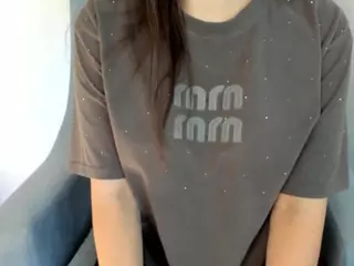 Devona with a peach's Live Sex Cam Show
