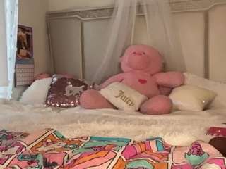dommelovely's CamSoda show and profile
