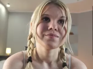 ElgaDanson's Live Sex Cam Show