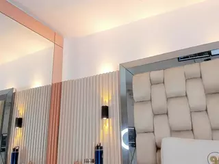 Yasmin-Adams's Live Sex Cam Show