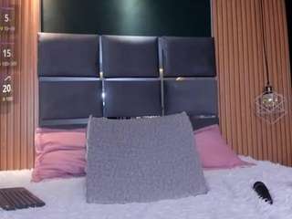 EmilyRoberts9 live cam preview