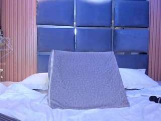 EmilyRoberts9 live cam preview