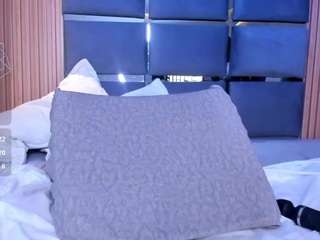 EmilyRoberts9 live cam preview