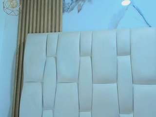 Model ini sedang live sekarang. emilytrujillo
