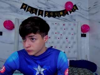 linitharios0305 Live Webcam on CamSoda