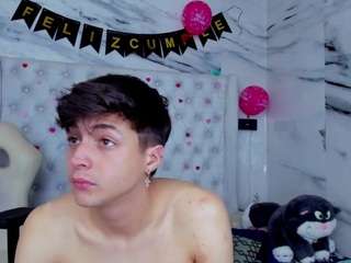 linitharios0305's CamSoda show and profile