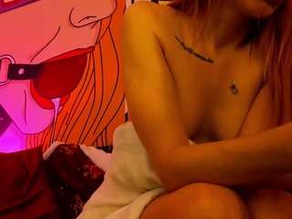 Live webcam model lunalicks on Soda Cams