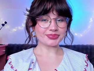 medea-queen's CamSoda show and profile