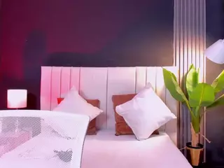 misssnaomi's Live Sex Cam Show