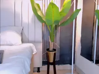 misssnaomi's Live Sex Cam Show
