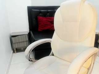 ashleyvanesars's CamSoda show and profile