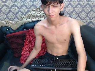sebas-cat Live Webcam on CamSoda