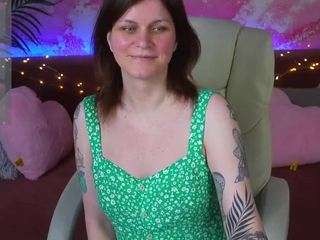 tinamelt's CamSoda show and profile