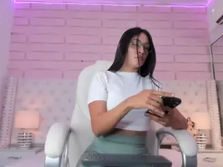 alondra77's Live Sex Cam Show